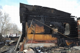 Сильный пожар уничтожил жилой дом в Иссинском районе