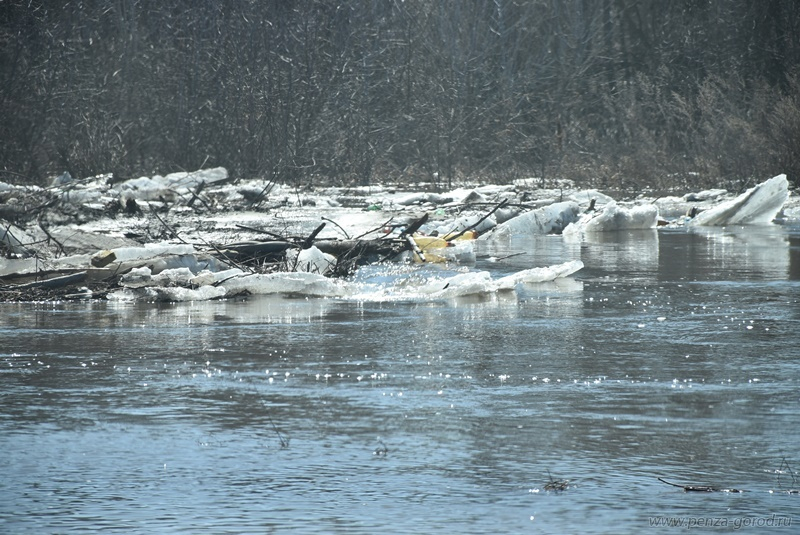 В Пензенском районе на реке Ардым образовался ледяной затор