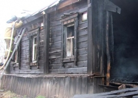 В Спасске сгорел жилой дом, погиб 58-летний мужчина