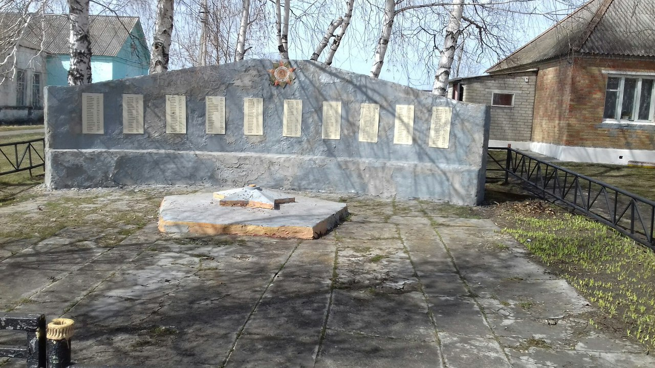 В Лунинском районе жители сами отремонтировали памятник героям Великой Отечественной войны