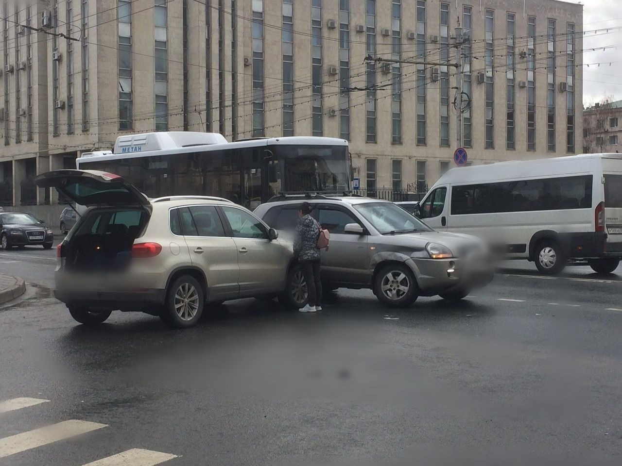 На улице Кирова столкнулись два кроссовера. Фото аварии.