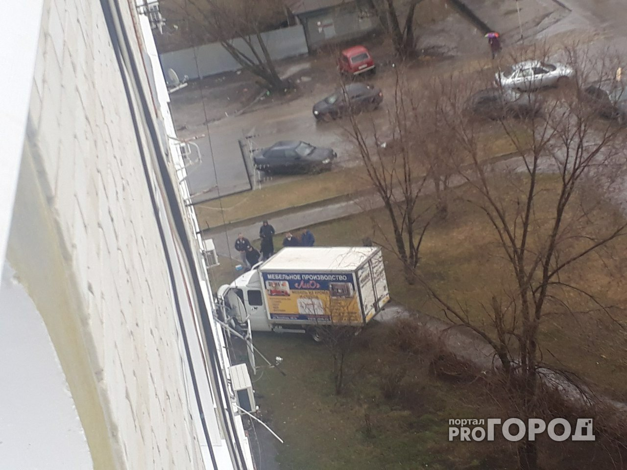 В Кузнецке грузовик врезался в многоэтажку