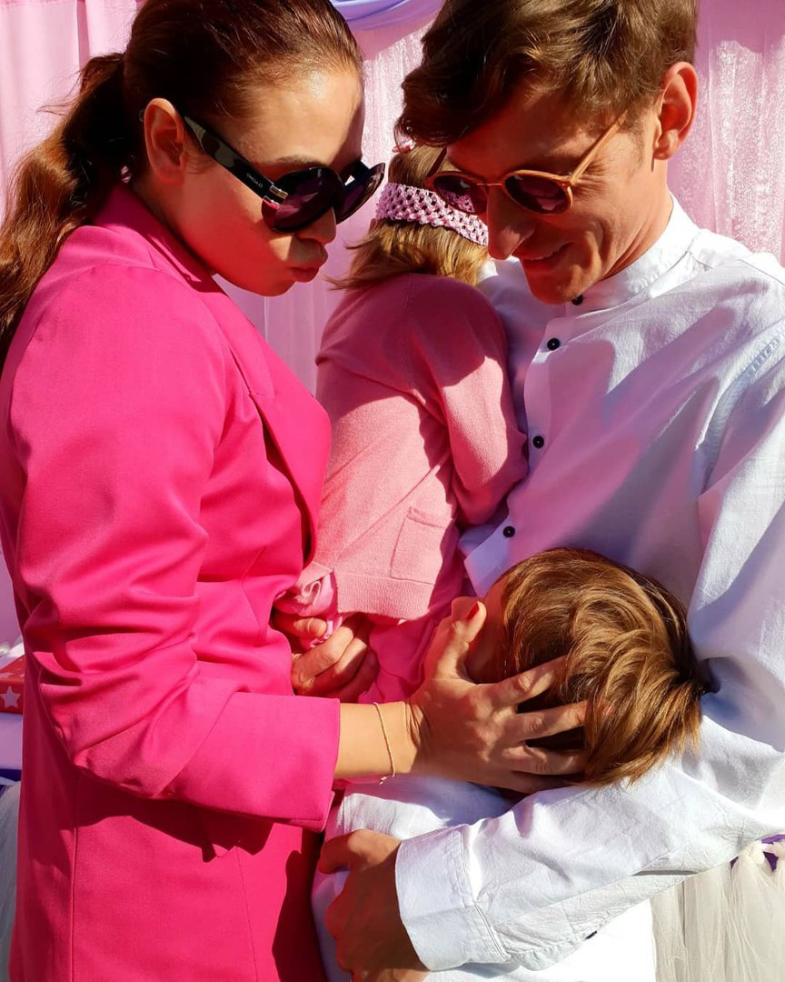 "Цвет настроения розовый" - Павел Воля поздравил дочь с трехлетием