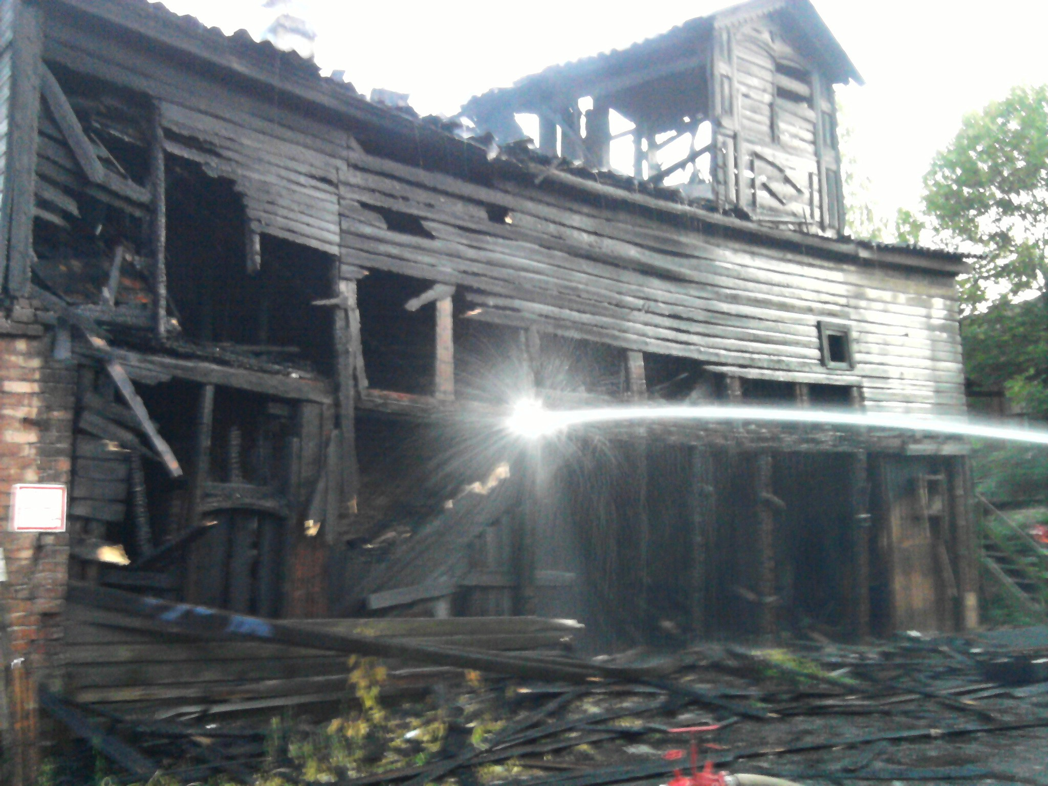 Десять огнеборцев вытащили из пылавшего дома жителя Пензенской области
