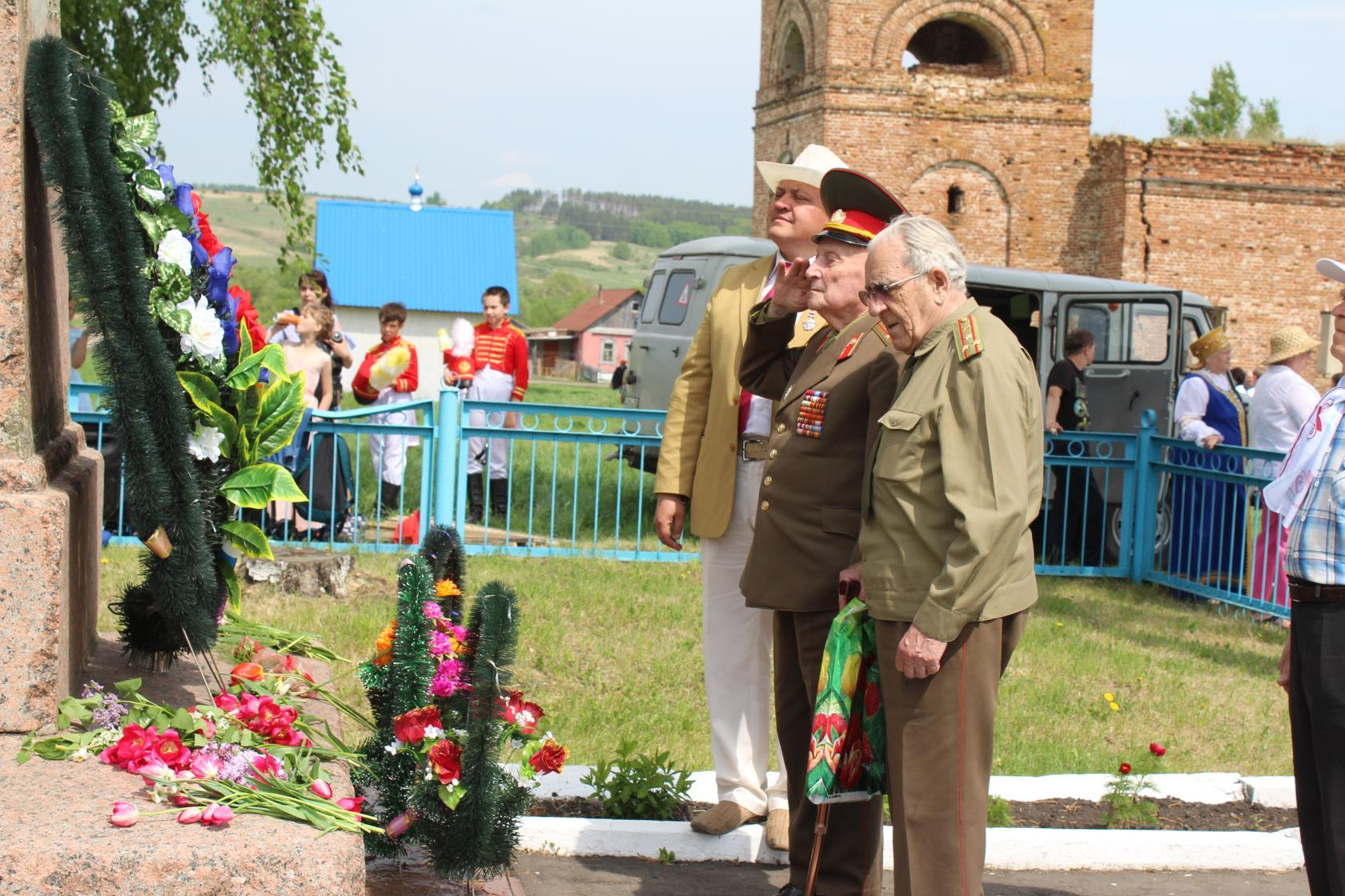 Фестиваль "Суворовская каша" в Лунине собрал около тысячи посетителей. Фото