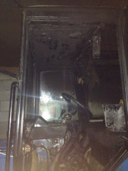 В Лунинском районе четверо пожарных тушили кабину трактора