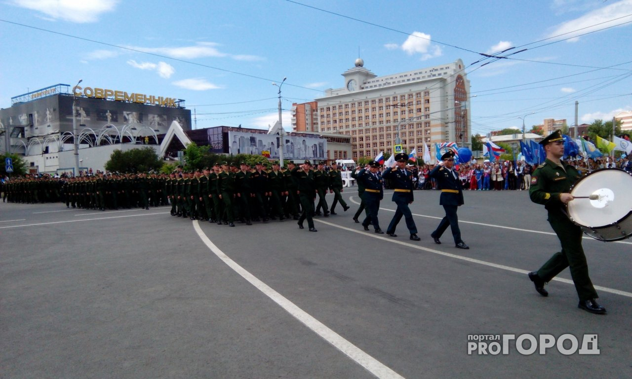Парад на площади Жукова в честь 355-летия Пензы: фоторепортаж