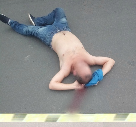 На улице Чапаева водитель избил мужчину, выбежавшего на дорогу