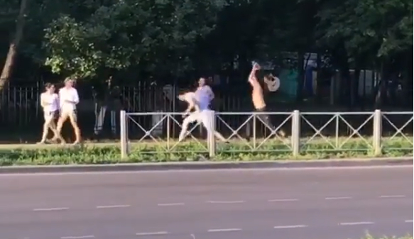 На День ВДВ пензенец получил удар гитарой по спине в парке
