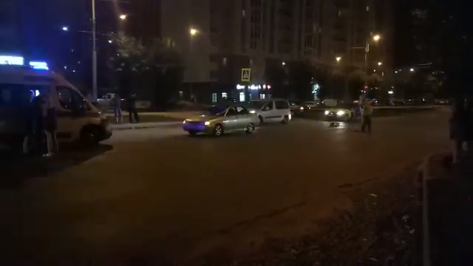 Читатель прислал видео с места ДТП со сбитым пешеходом в Терновке