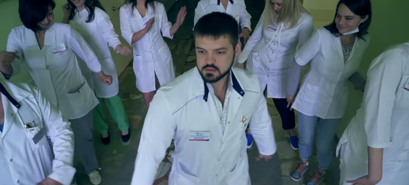 "А мы в больнице": пензенские врачи перепели хит группы "Время и стекло"