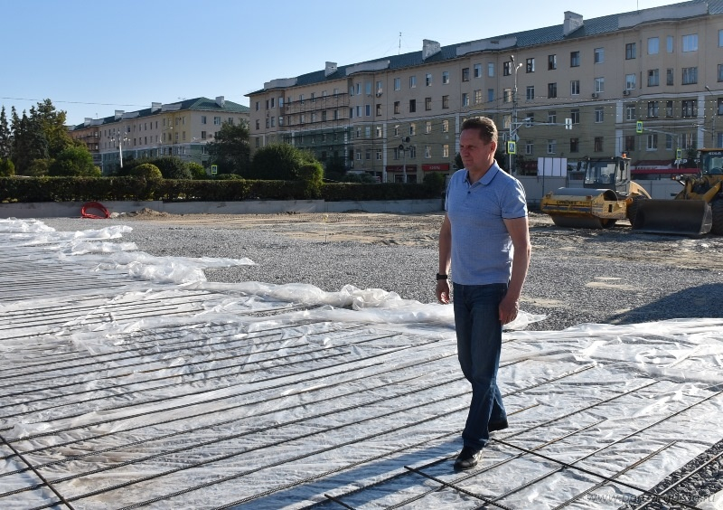 Мэр Пензы проверил как идет ремонт площади Ленина
