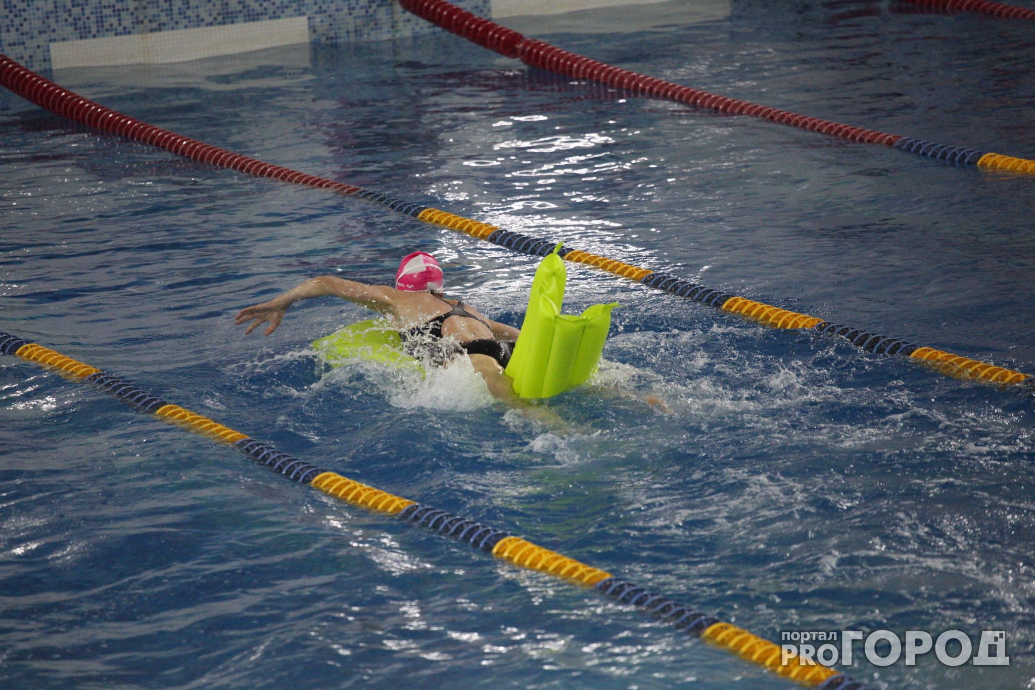 Для обучения детей плаванию привлекут больше инструкторов