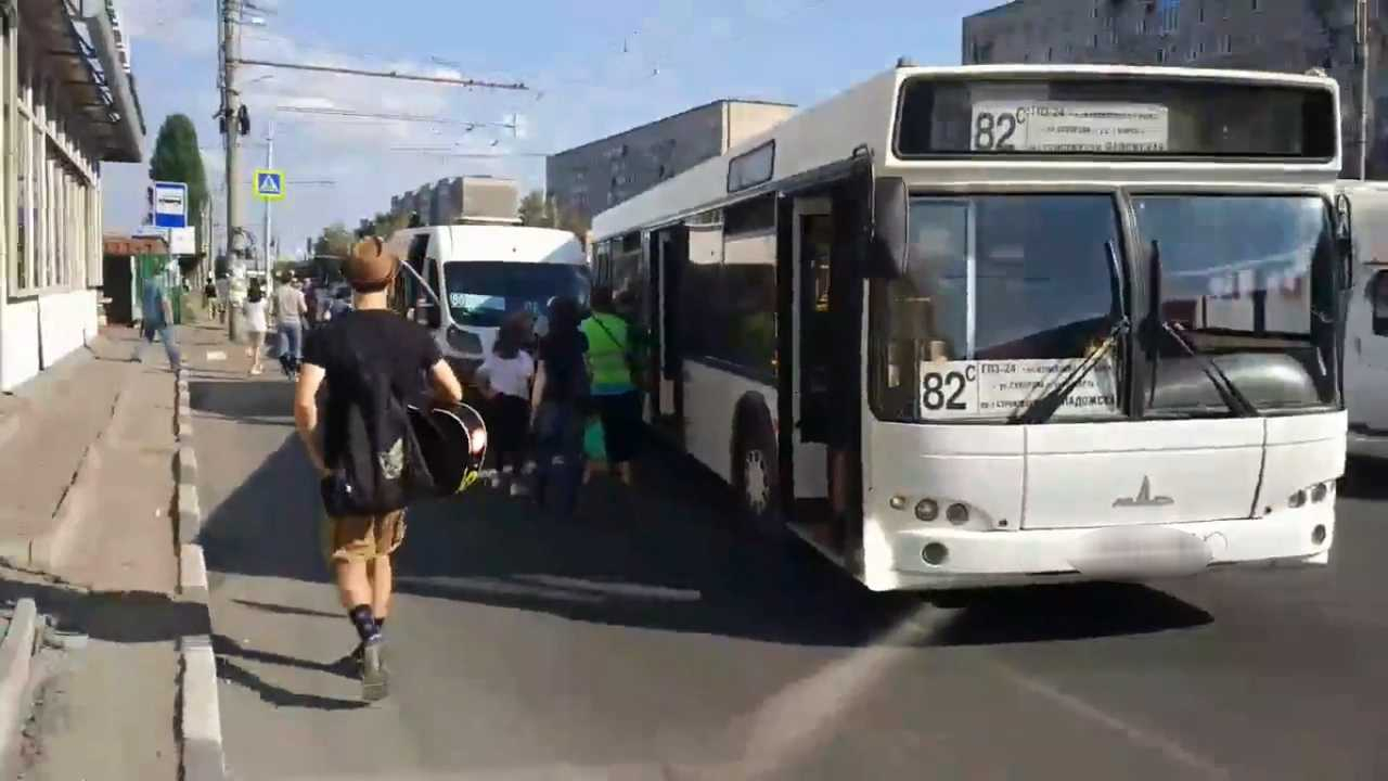 Читатель прислал видео столкнувшихся маршрутки и автобуса в Арбекове