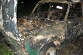 Минувшей ночью на Ладожской пожарные тушили полыхающую "шестерку"
