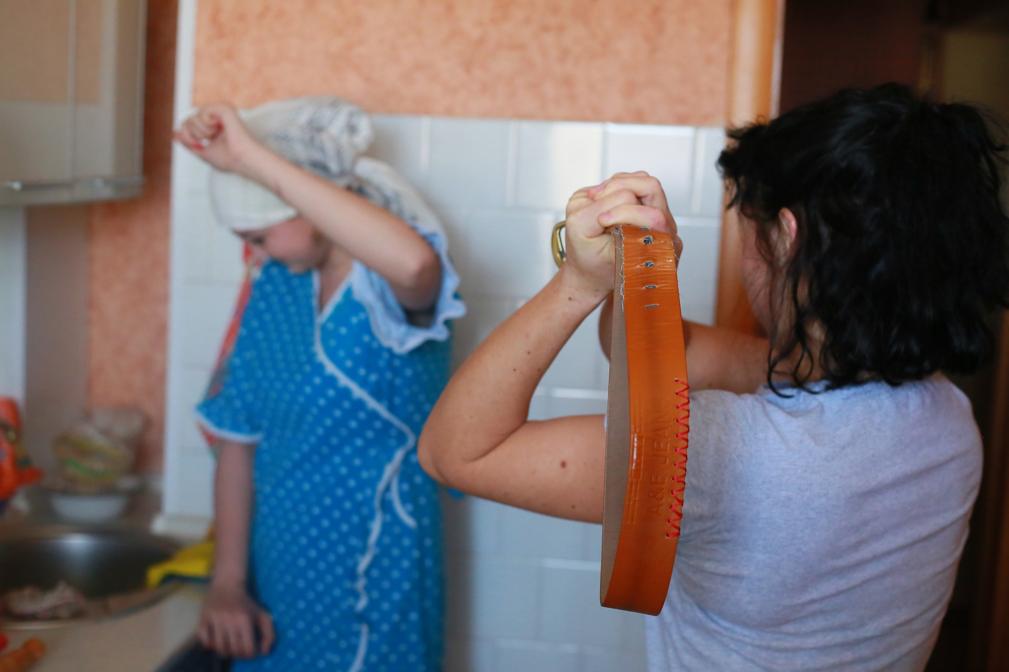 Страшась матери, девочка из Пензенской области учила уроки в туалете