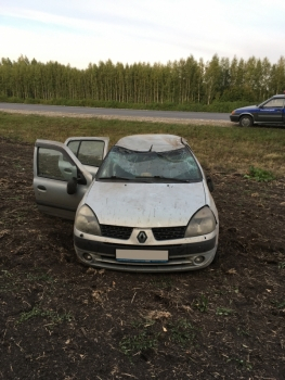 В Иссинском районе опрокинулся Renault Symbol, есть пострадавший