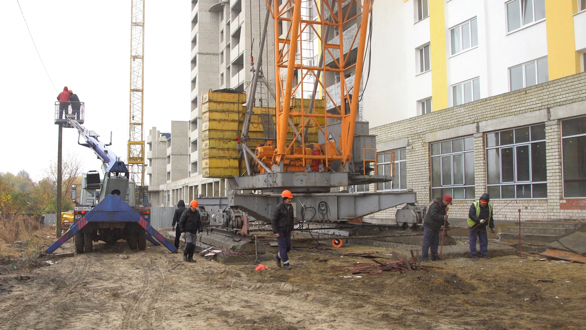 Десятки строителей «Термодома» работают на площадках проблемных домов в Пензе