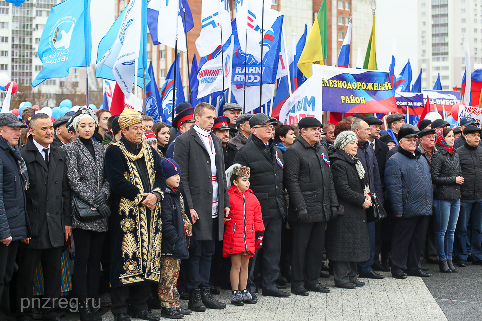 Около 6 тысяч пензенцев собрались на митинг в честь Дня народного единства