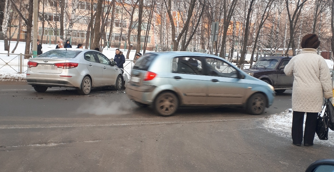 В Пензе на улице Рахманинова из-за аварии образуется пробка