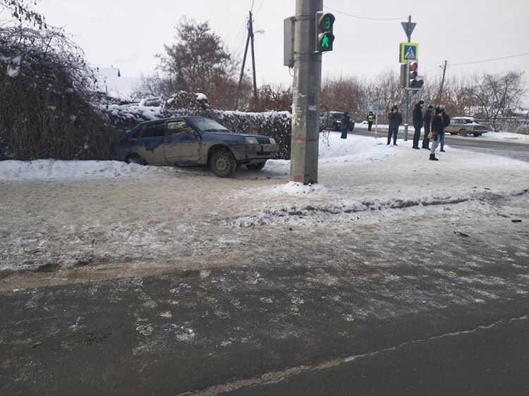 На улице Терновского в столкновении двух авто пострадал пешеход