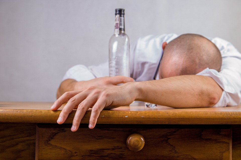 «Сухой закон»: В России вступил в силу очередной запрет относительно спиртного