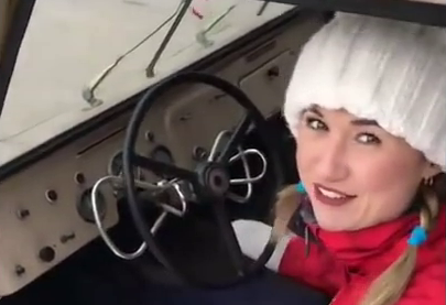 Пензенец в шутку дарит жене «спорткар-миникупер» – видео