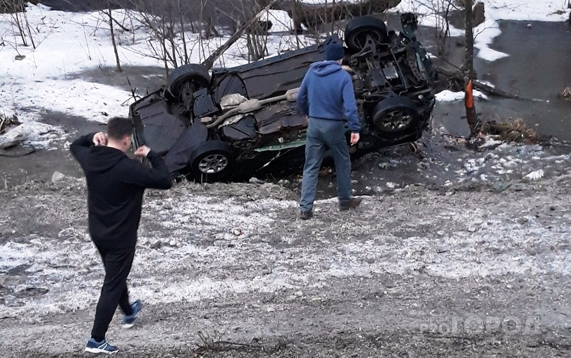 В Пензе найден перевернутый автомобиль без водителя