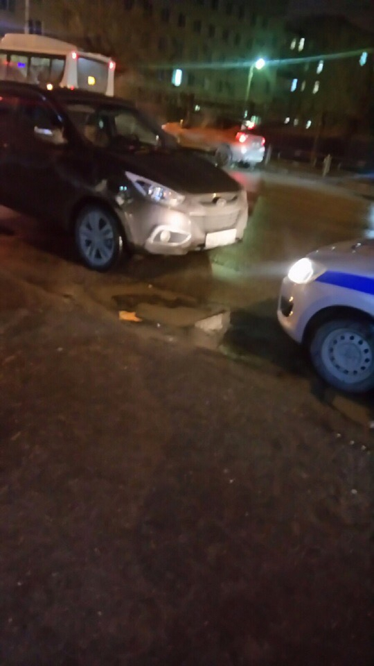 В Пензе поймали горе-мать, которая рассекала пьяная на авто и мочилась на дороге