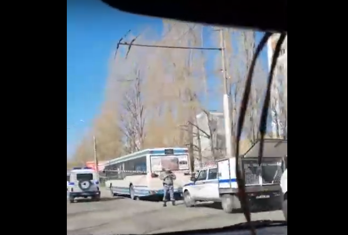 Появилось видео с места оцепления автобуса в Пензе
