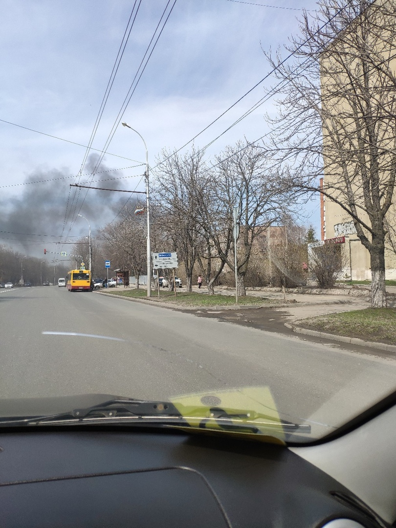 «Горят покрышки»: пожар на Проспекте Победы в Пензе - ВИДЕО