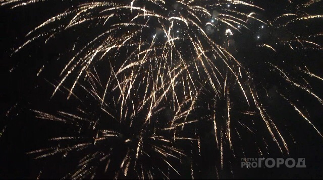 Праздничный фейерверк в честь Дня Победы в Пензе впечатлил горожан