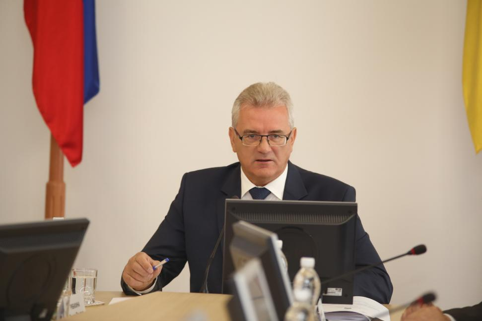 Губернатор Пензенской области об экс-министре: "Водочки выпил - и по девкам"