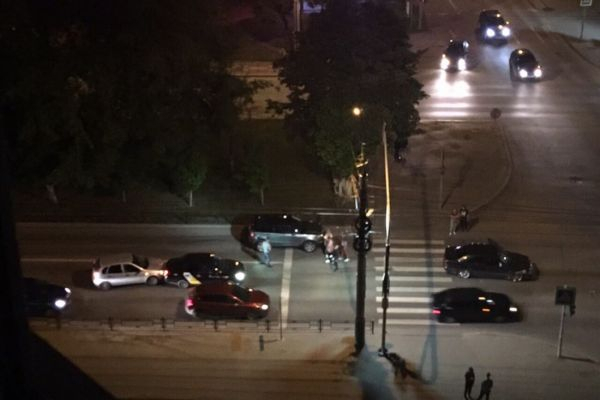"Мерин сделал страйк": в центре Пензы столкнулись четыре авто