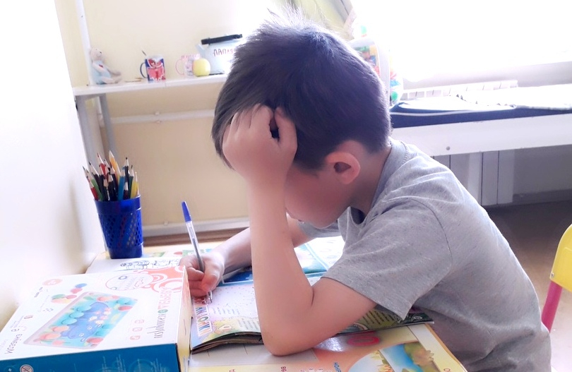«Дима засыпает в слезах и хочет к маме». Пензячка отказалась от своего 5-летнего сына
