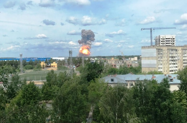 «Ее ударной волной на пол швырнуло»: свидетель о взрыве на заводе в Дзержинске
