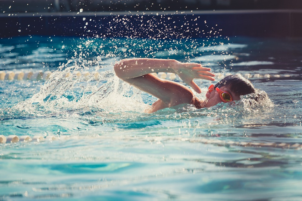 Пензенских детей будут учить плавать в школьных и загородных лагерях