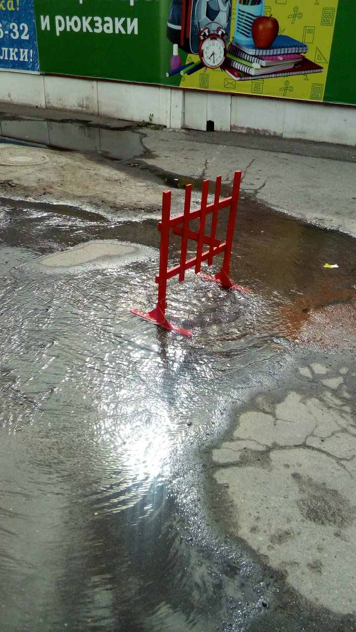 "Из под асфальта бьет вода": в Пензе снова размывает дороги