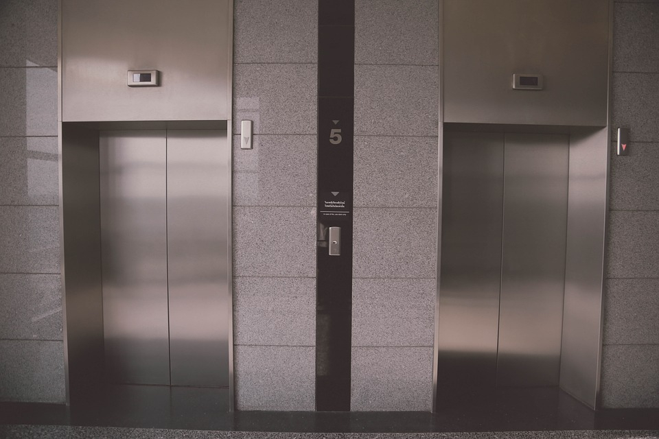 В Пензе любителям парфюма запрещают пользоваться лифтом