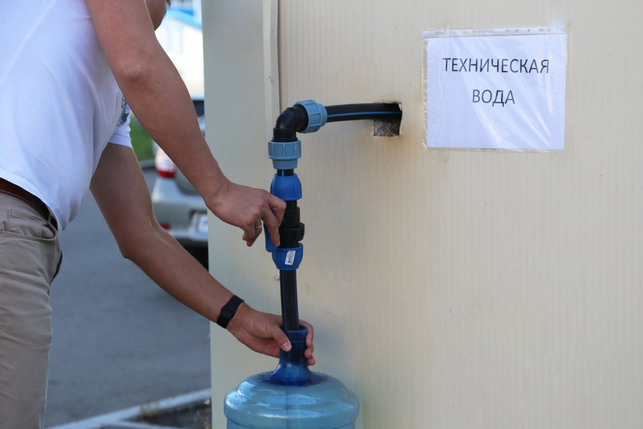 Компания «Термодом» организовала бесплатную выдачу воды всем жителям Спутника