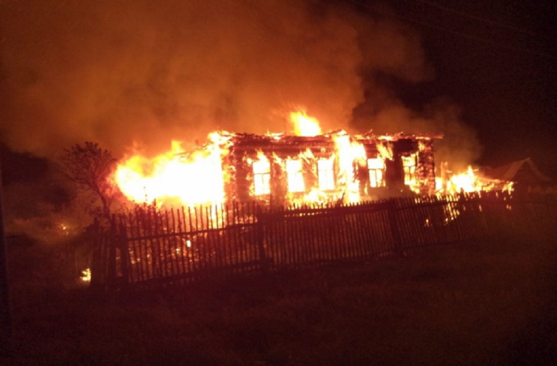 В Пензенской области сгорел срубовый дом и все надворные постройки