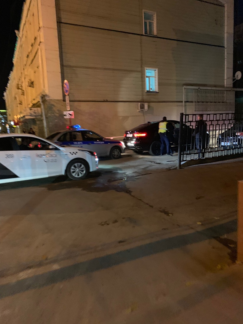 "В центре кипиш": в Пензе сотрудники ДПС "вытаскивают" пассажира из иномарки