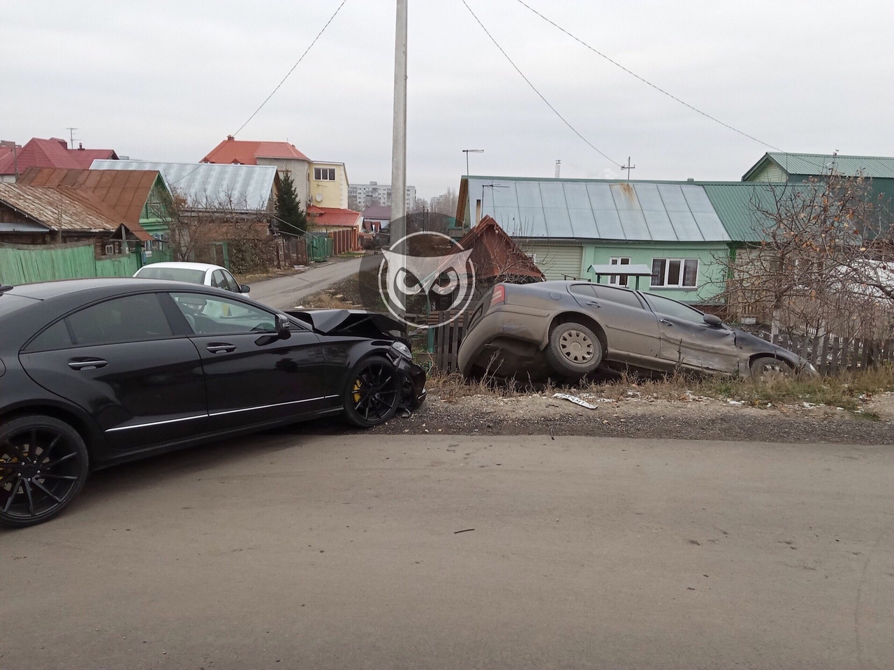 В Пензе иномарка "сбросила" другую в кювет