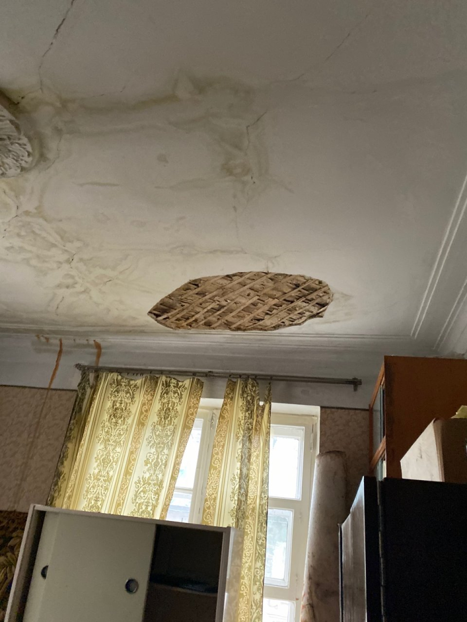 В доме на Ударной в Пензе обрушился потолок
