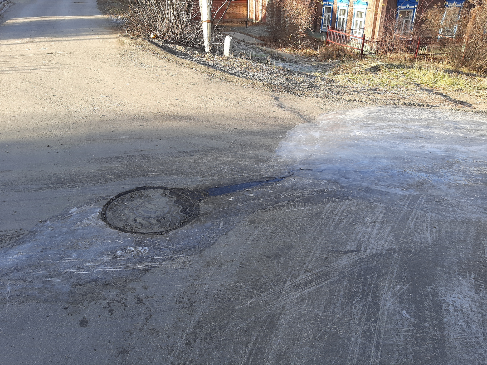На улице Жуковского жители более сотни домов пятые сутки страдают без воды