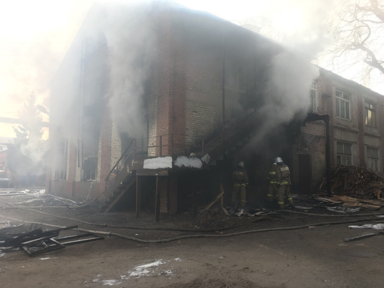 В Кузнецке произошел крупный пожар на предприятии