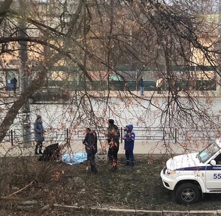 На улице Терновского при загадочных обстоятельствах погиб мужчина