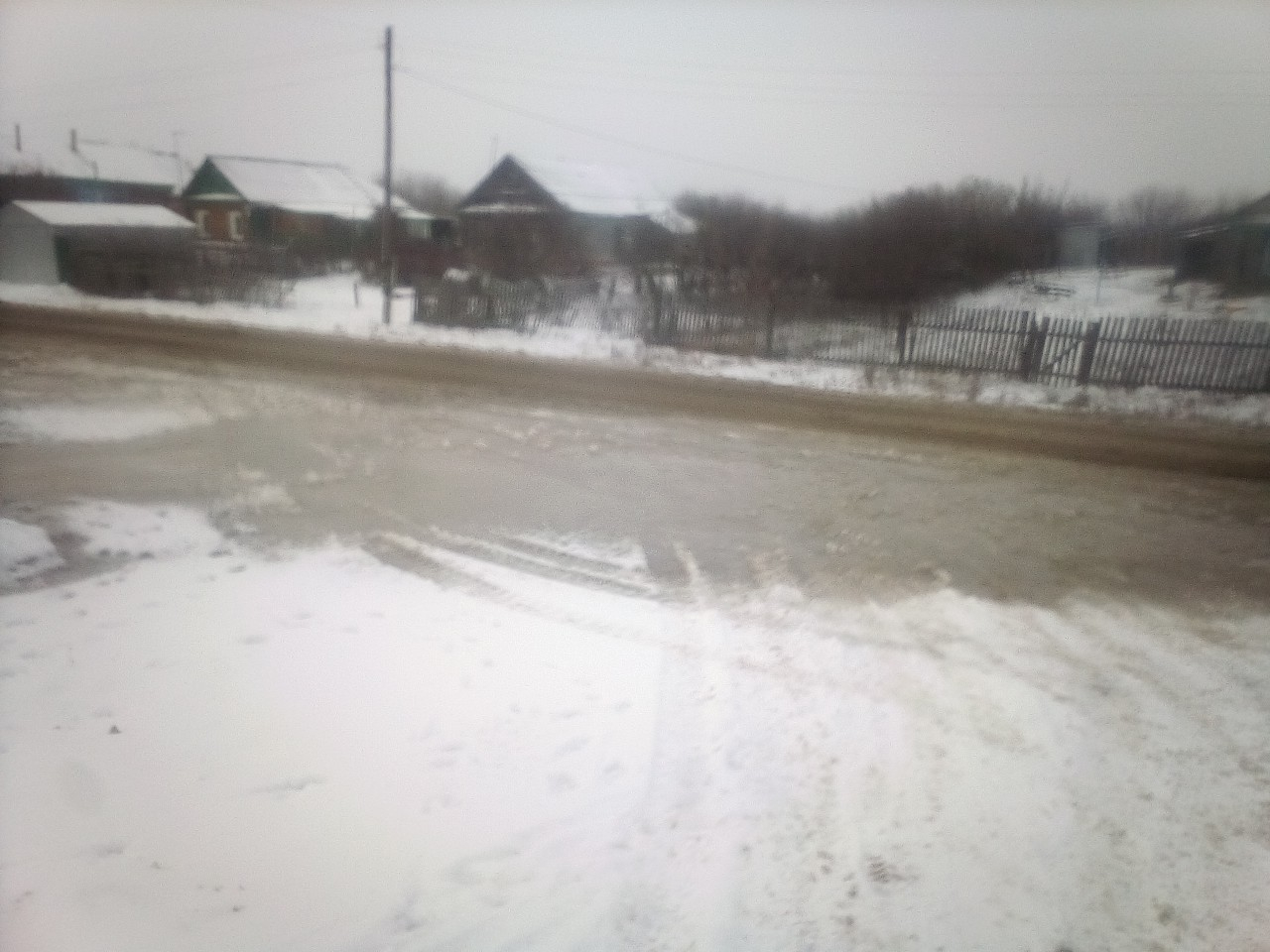 Из-за полумиллионного долга в пензенском селе не могли заделать порыв