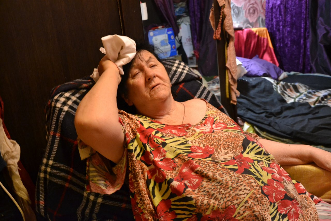 "Угрожал отрезать руки!" - пензячка рассказала, что не покидает дом после нападения соседа