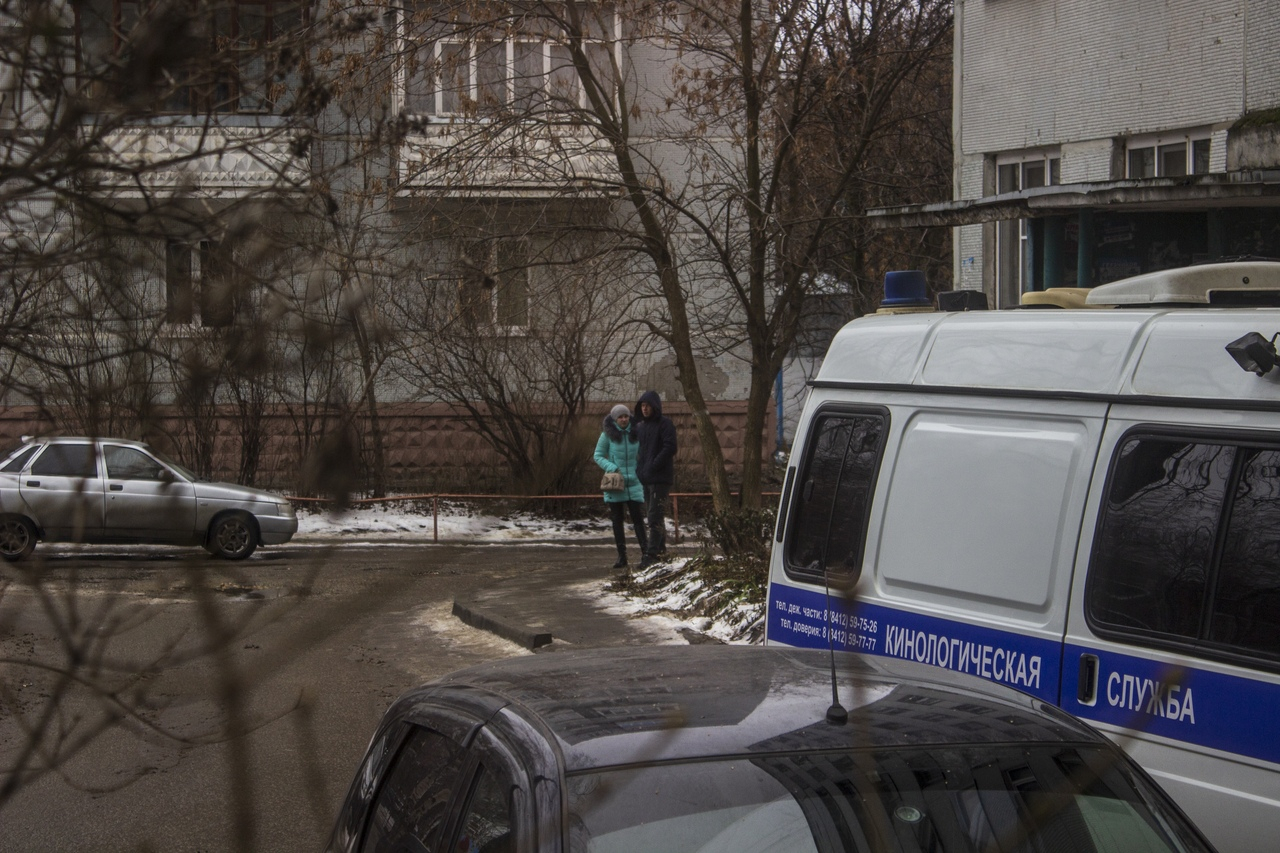 На Кижеватова двор оцепили спецслужбы - фото